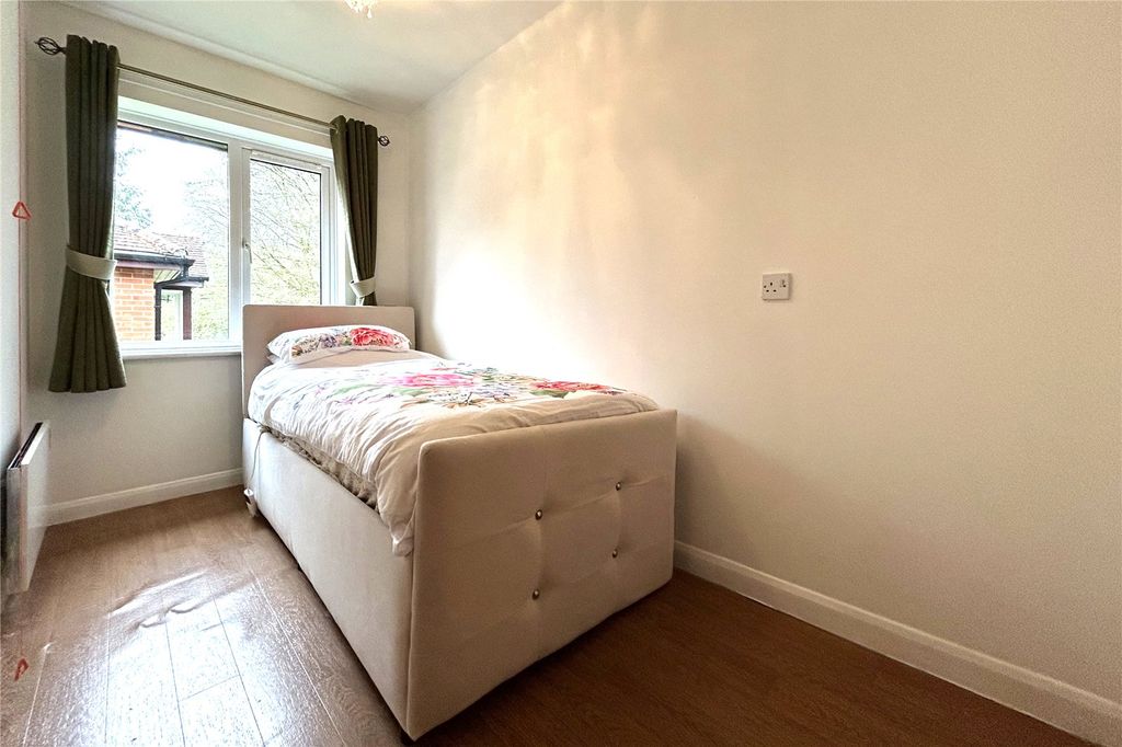 Additional image 5 of 2 bed flat for saleBerry Court, Hook, Hampshire RG27