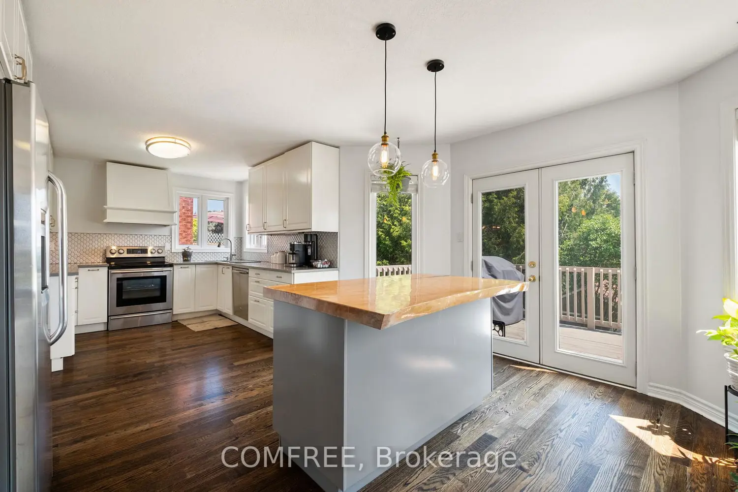 31 Metcalfe Drive photo 4