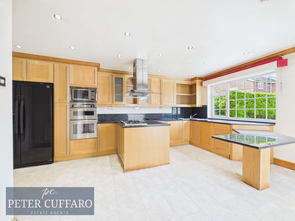 Additional image 3 of 4 bed detached house for saleWare Road, Hoddesdon EN11