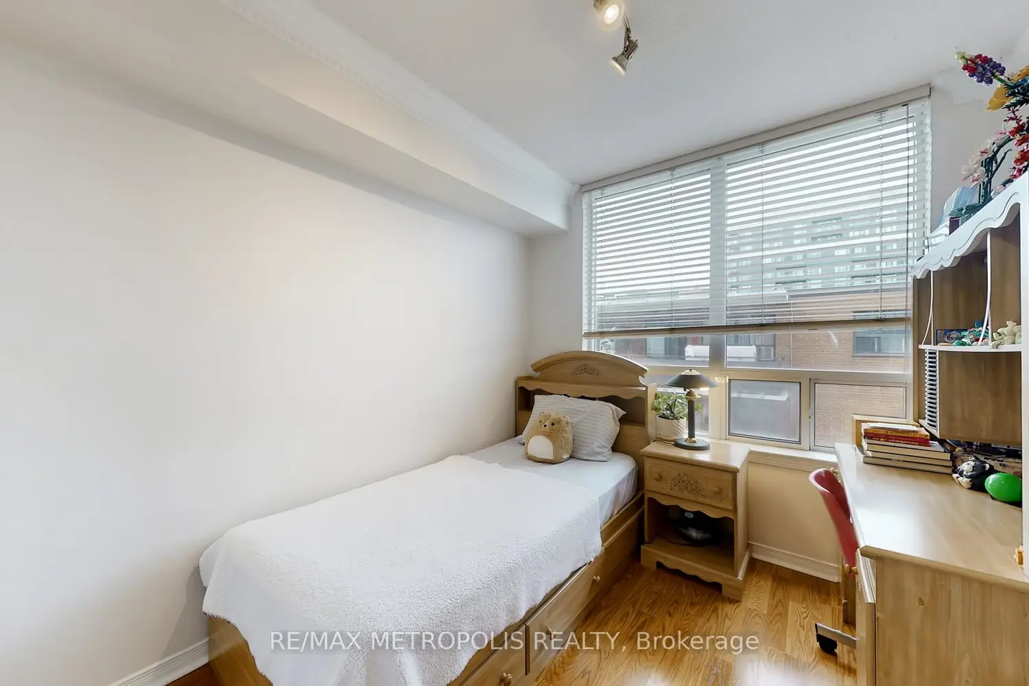 Additional image 12 of 2772 Keele Street 403