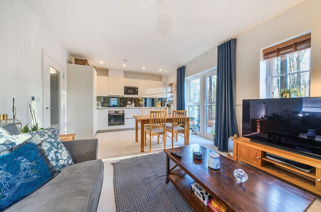 Additional image 15 of 2 bed flat for saleAspen Road, High Wycombe, Buckinghamshire HP10