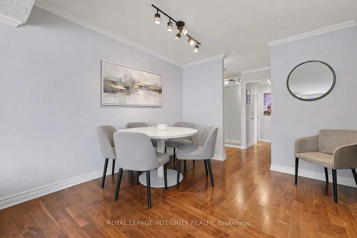 1081 Ambleside Drive 906 photo 3