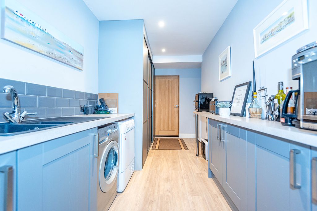Additional image 14 of 4 bed detached house for saleAvenue Road, Dobbs Weir, Hoddesdon EN11