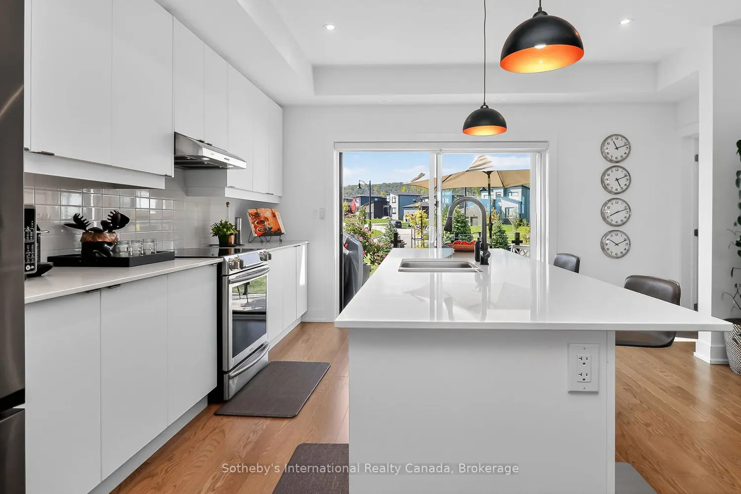 117 Sladden Court 32 photo 3