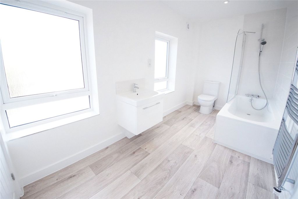 Additional image 4 of 2 bed flat for saleLondon Road, Hook, Hampshire RG27