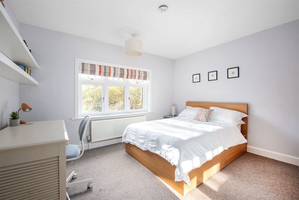 Additional image 19 of 5 bed detached house for saleNewnham Road, Hook, Hampshire RG27