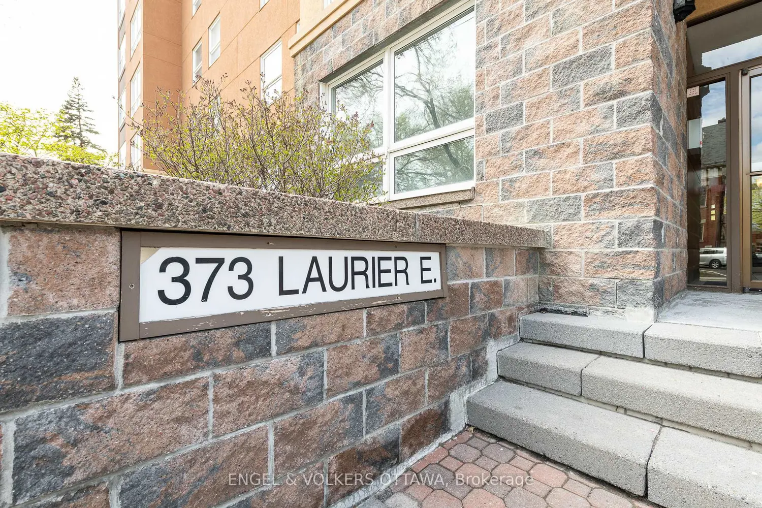 373 Laurier Avenue 906 photo 2