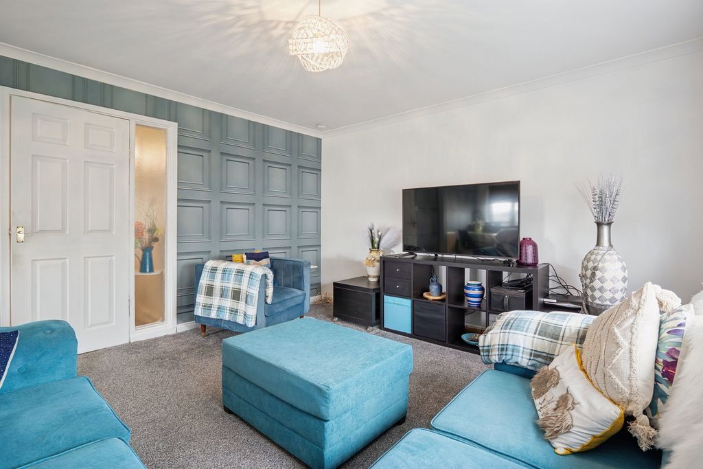 2 bed flat for sale114 Low Waters Road, Hamilton ML3 photo 5
