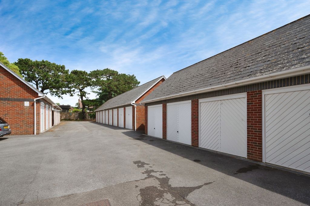 Additional image 8 of 3 bed flat for saleSea Front, Hayling Island, Hampshire PO11