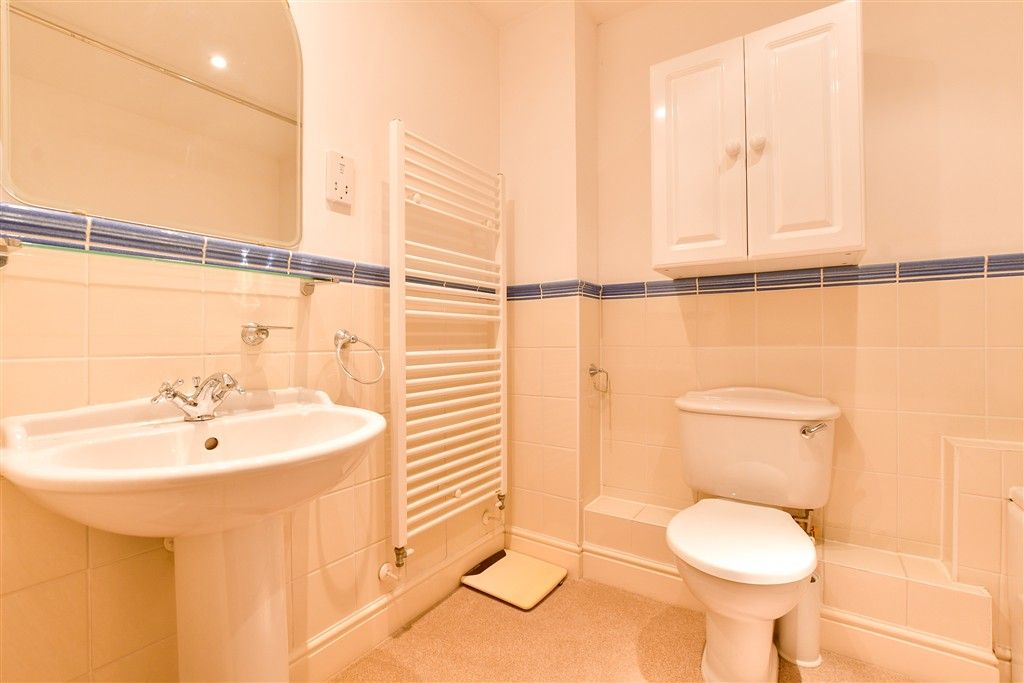 Additional image 9 of 2 bed flat for salePotters Place, Horsham, West Sussex RH12
