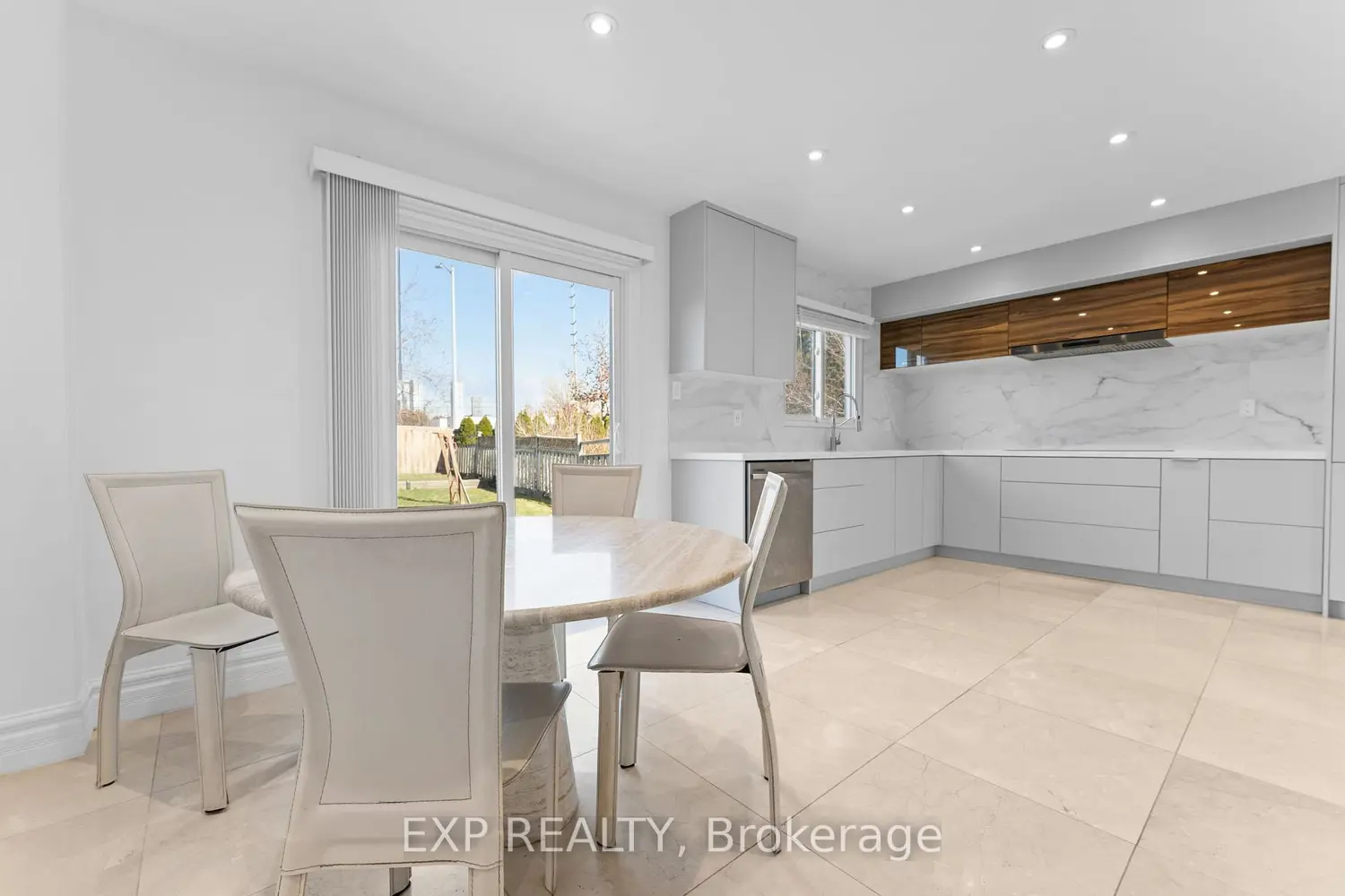 27 Via Nova Drive photo 5