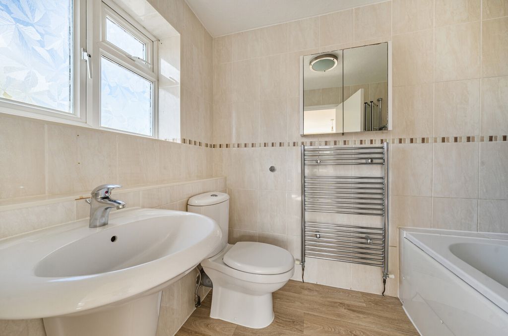 Additional image 10 of 4 bed detached house for saleOaktree Drive, Hook, Hampshire RG27