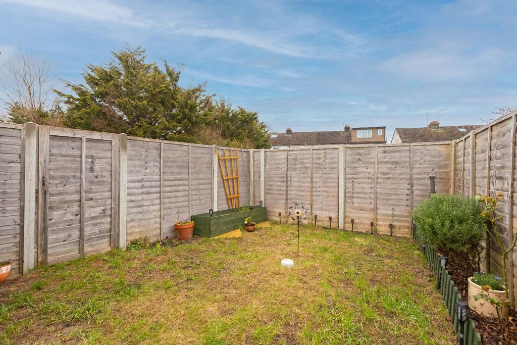2 bed flat for saleSchool Road, Upper Beeding, Steyning BN44 photo 4