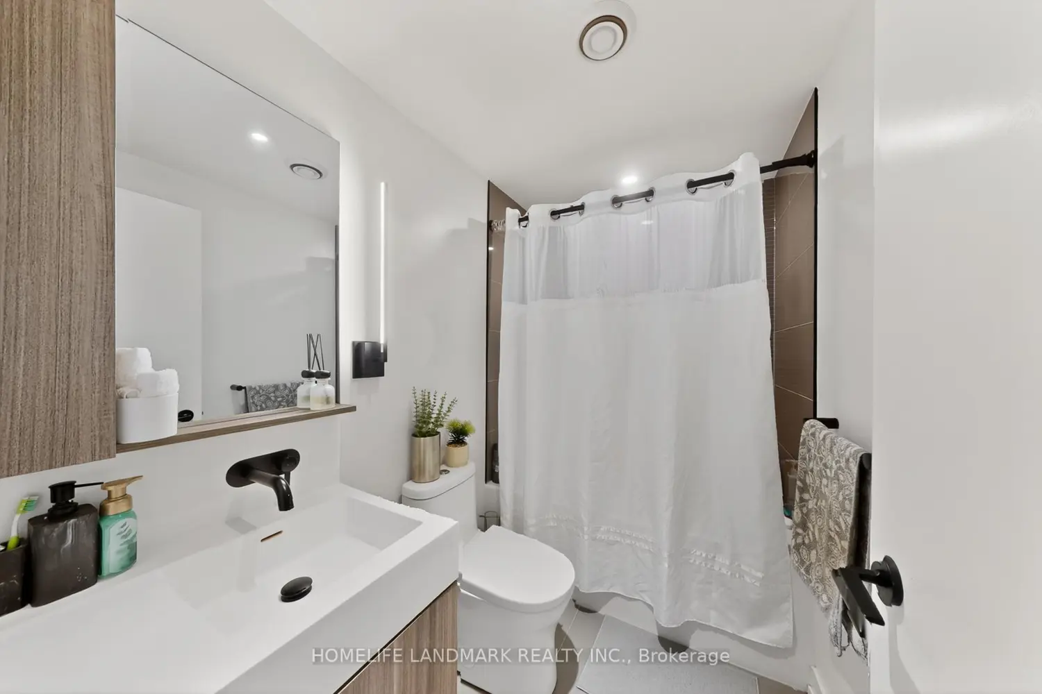 Additional image 19 of 127 Broadway Avenue 606
