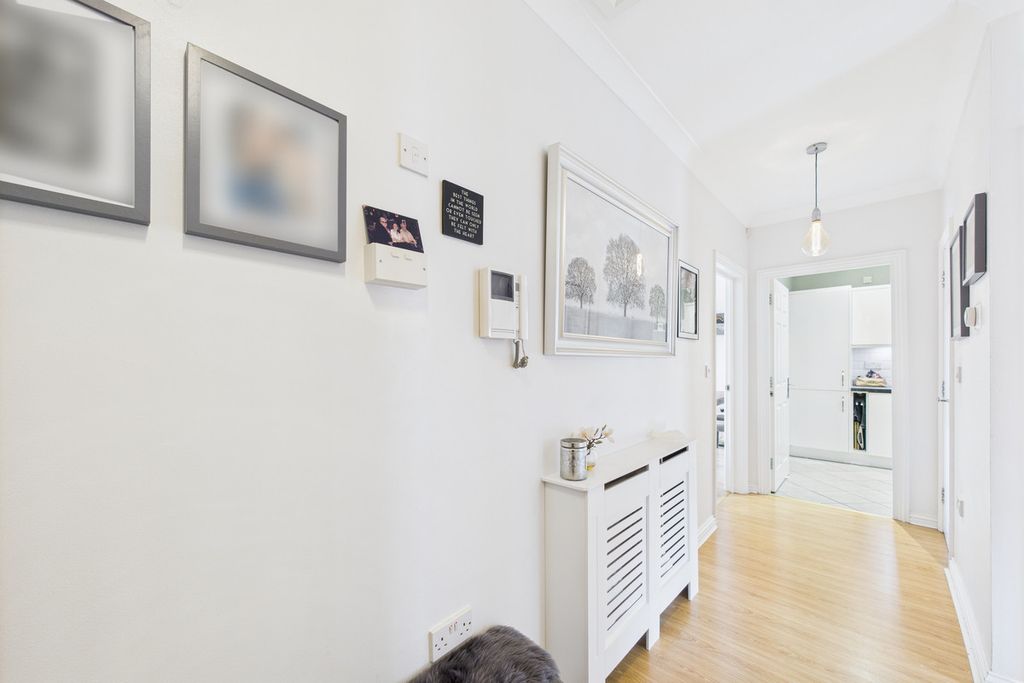 Additional image 12 of 2 bed flat for saleStationers Place, Hemel Hempstead HP3