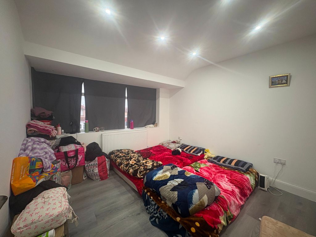 Additional image 16 of 6 bed semi-detached house for saleWentworth Crescent, Hayes UB3