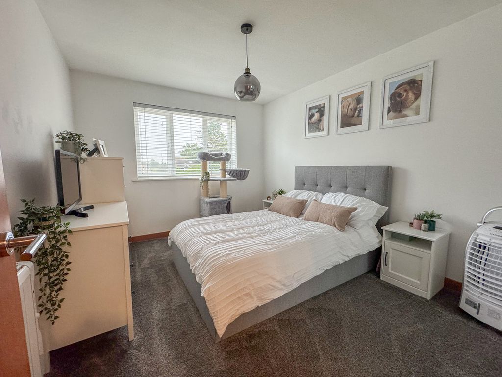 Additional image 6 of 1 bed flat for saleAspen Green, Ashingdon Road, Rochford SS4