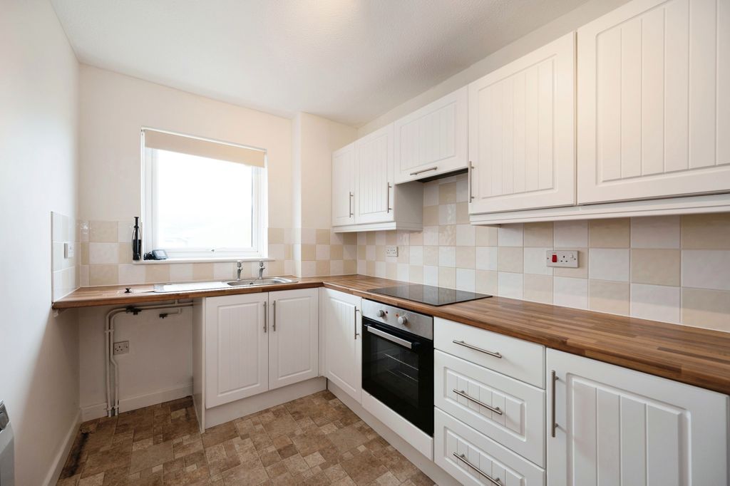Additional image 5 of 2 bed flat for saleRegatta Court, 182 Southwood Road, Hayling Island, Hampshire PO11