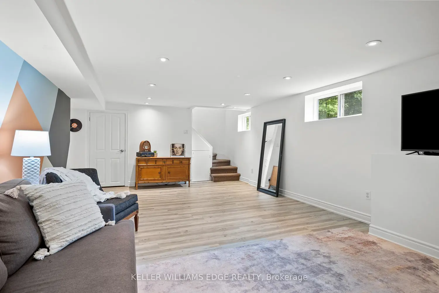 1589 Crediton Parkway photo 2