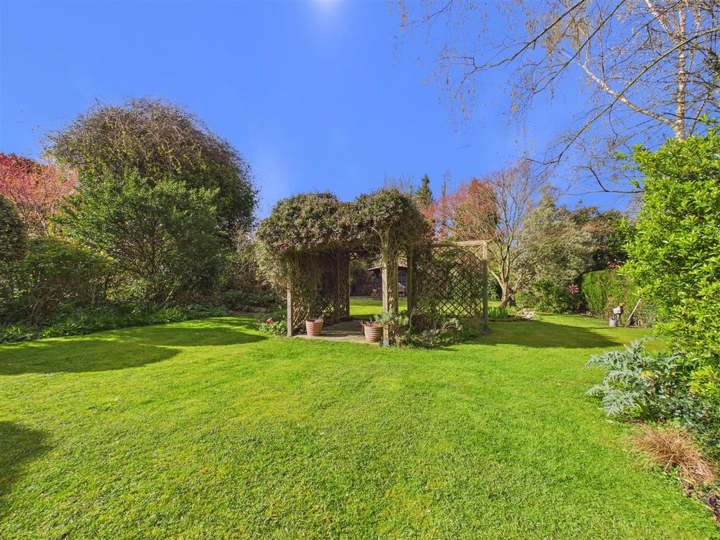 Additional image 21 of 5 bed semi-detached house for saleDavenport Avenue, Hessle HU13