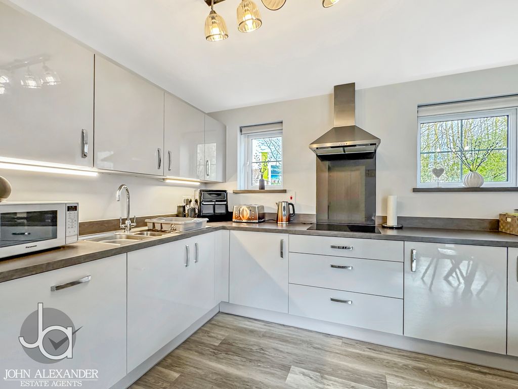 Additional image 6 of 4 bed detached house for salePrimrose Avenue, Dovercourt CO12