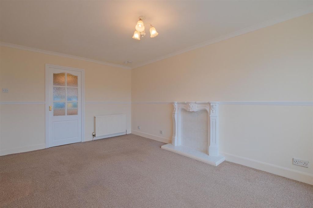 1 bed flat for saleBurnblea Gardens, Hamilton ML3 photo 4