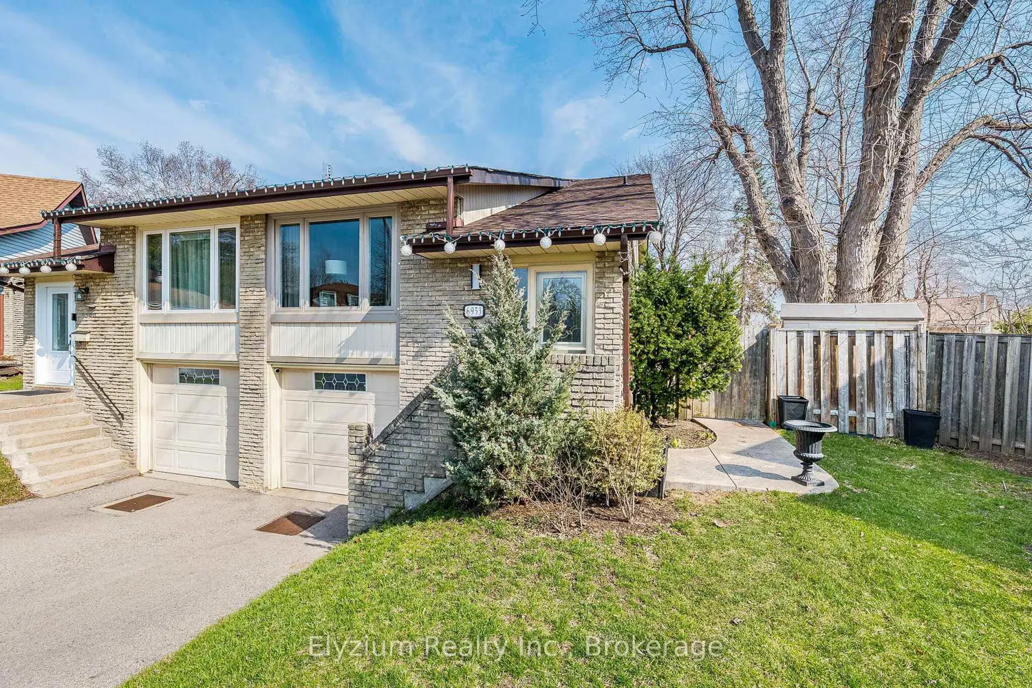 6953 Cherbourg Gardens