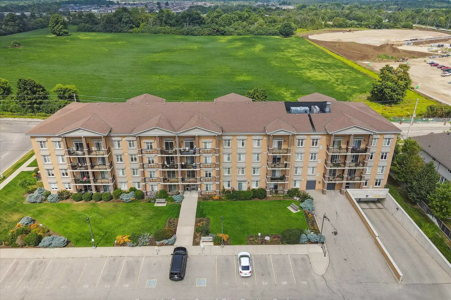 2 Colonial Drive 403