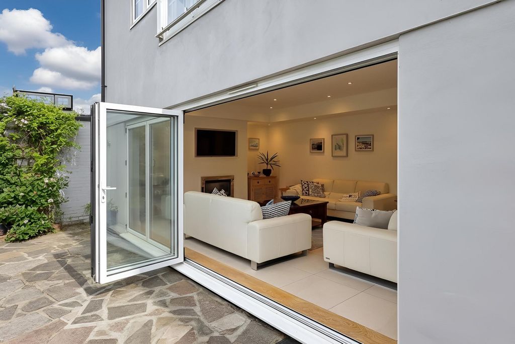 Additional image 48 of 6 bed detached house for saleErnest Road, Emerson Park RM11