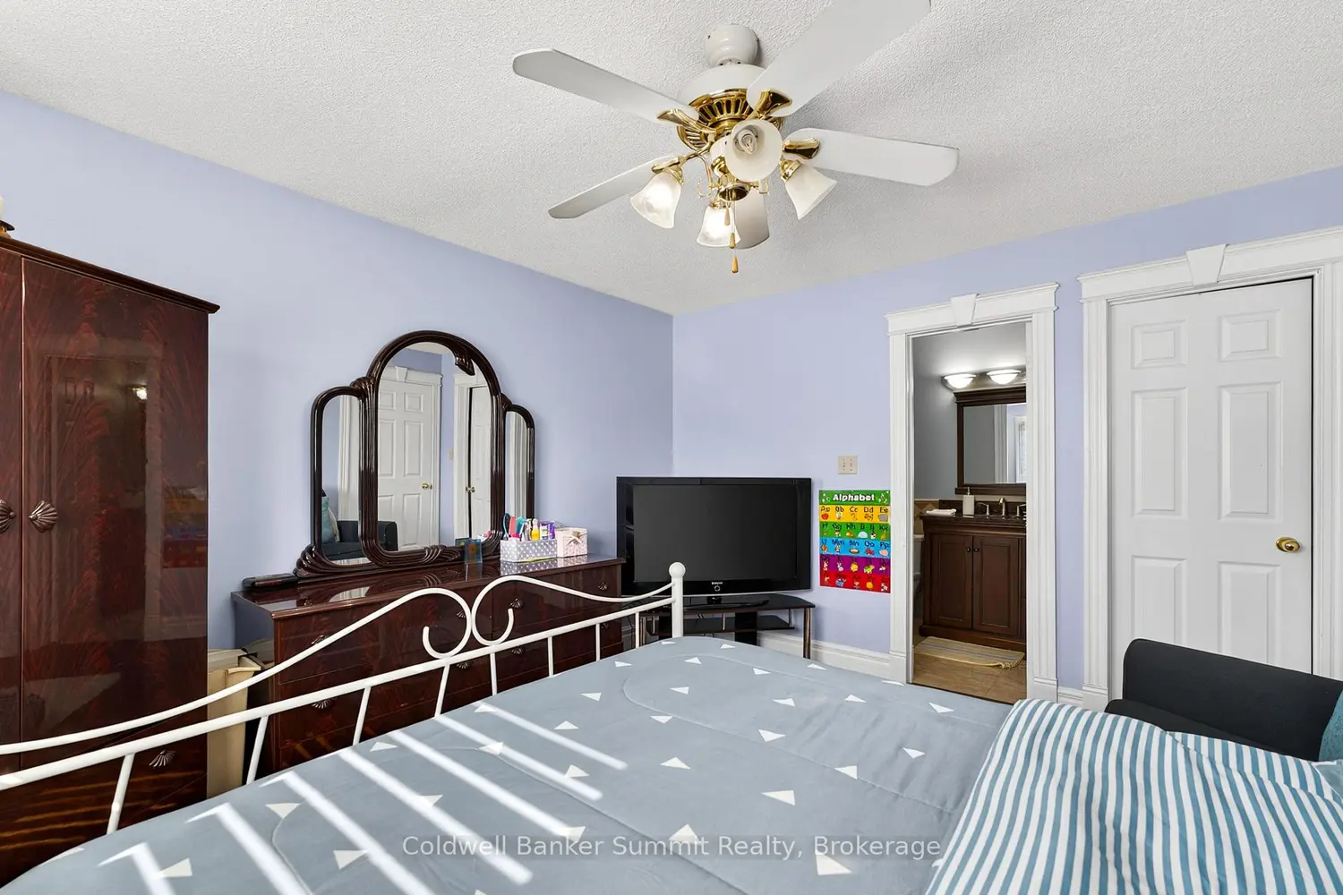 1037 Sandcliff Drive photo 2