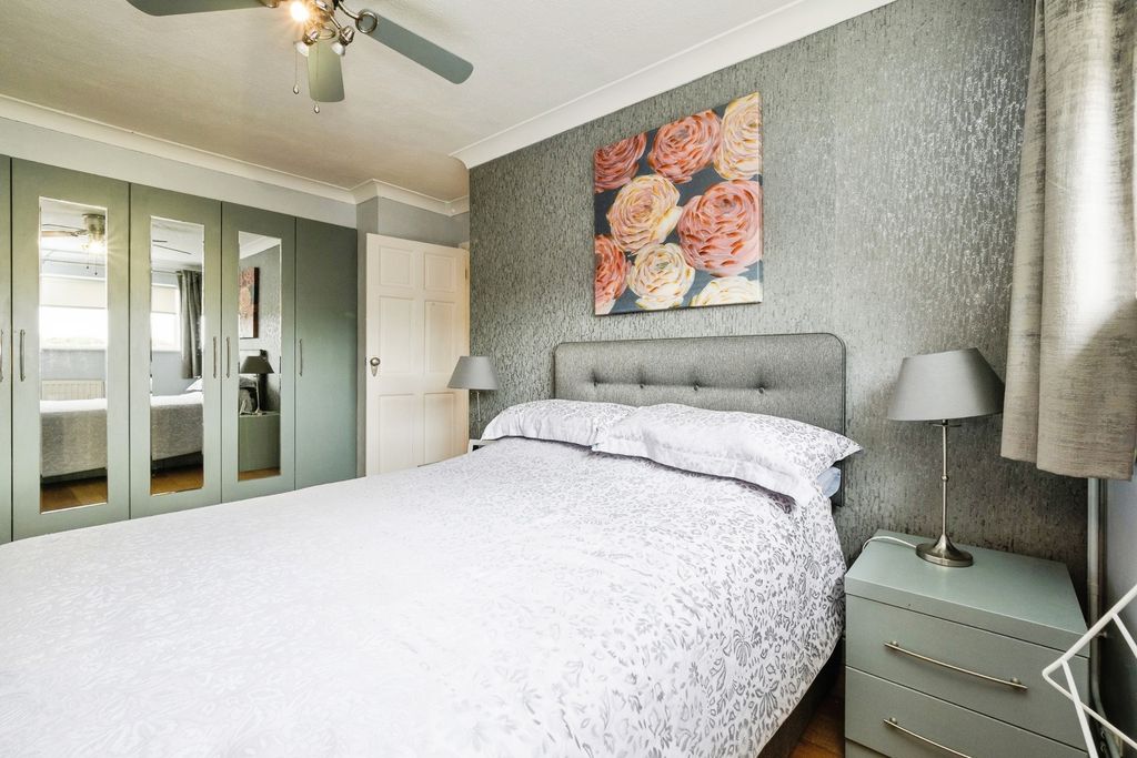 Additional image 26 of 2 bed maisonette for saleHurstlands Close, Hornchurch RM11