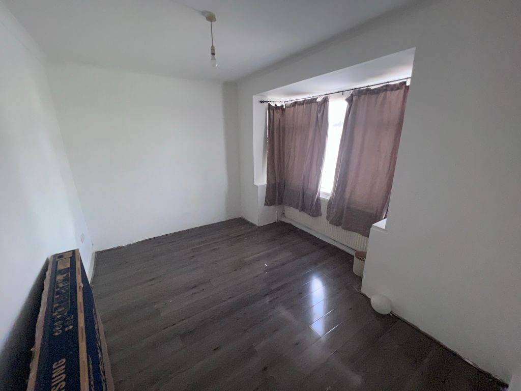 3 bed flat for saleWillow Tree Lane, Hayes UB4 photo 5