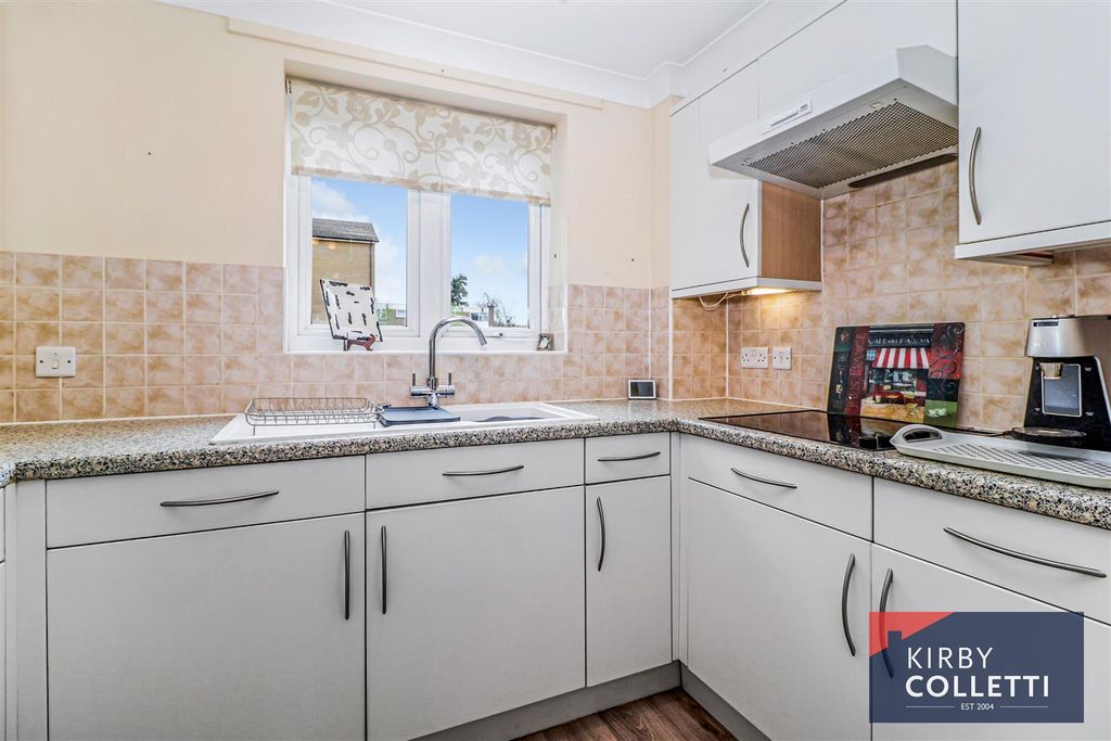 Additional image 5 of 2 bed flat for saleBrocket Road, Hoddesdon EN11