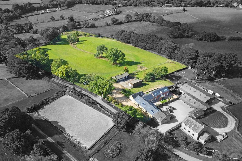 5 bed barn conversion for saleBeckwith, Harrogate HG3 photo 2