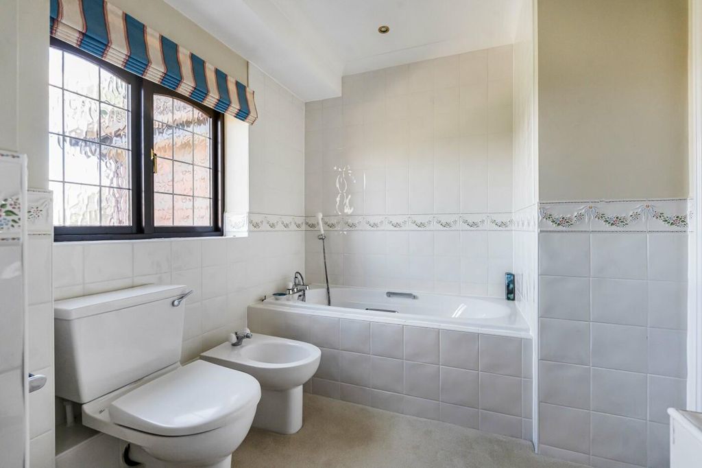 Additional image 18 of 5 bed detached house for saleGreen Lane, Henley-On-Thames RG9