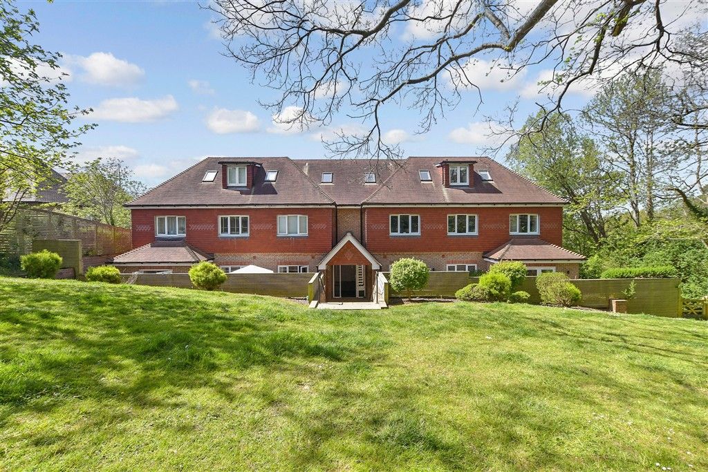 2 bed flat for saleWoodside, Haywards Heath, West Sussex RH16