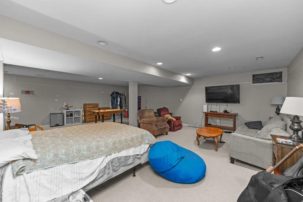 6991 Tuscany Dr, Macungie, PA 18062
