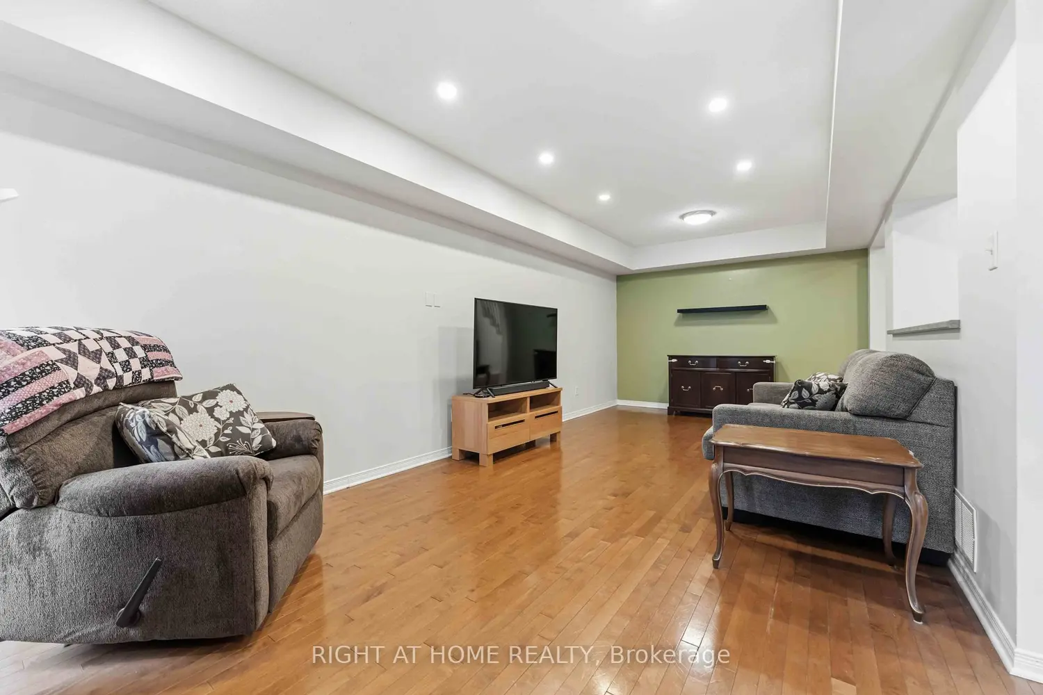 52 Fieldberry Private photo 5