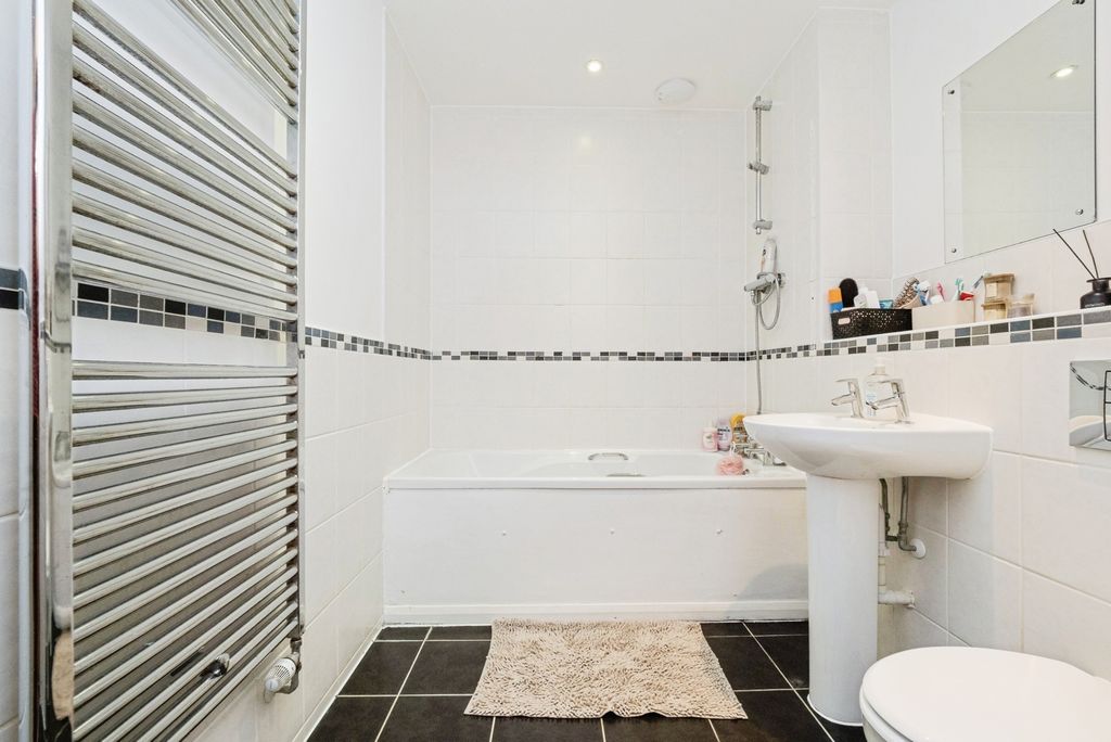 Additional image 12 of 2 bed flat for saleDunningford Close, Hornchurch RM12