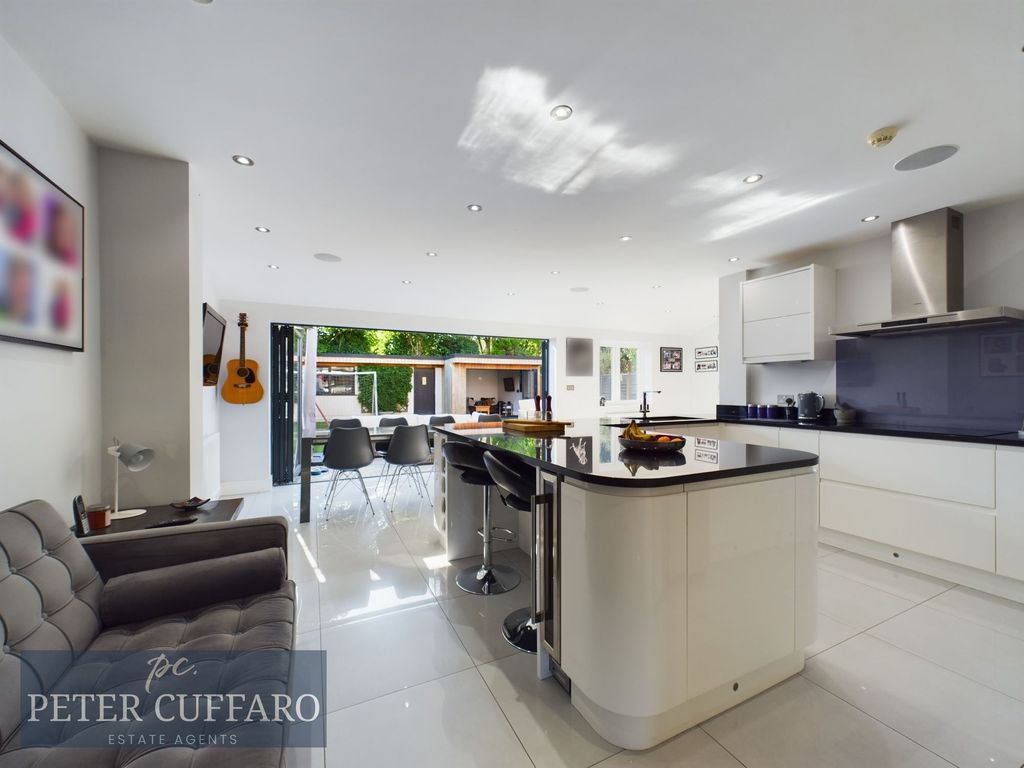 Additional image 3 of 5 bed semi-detached house for saleDanemead, Hoddesdon EN11