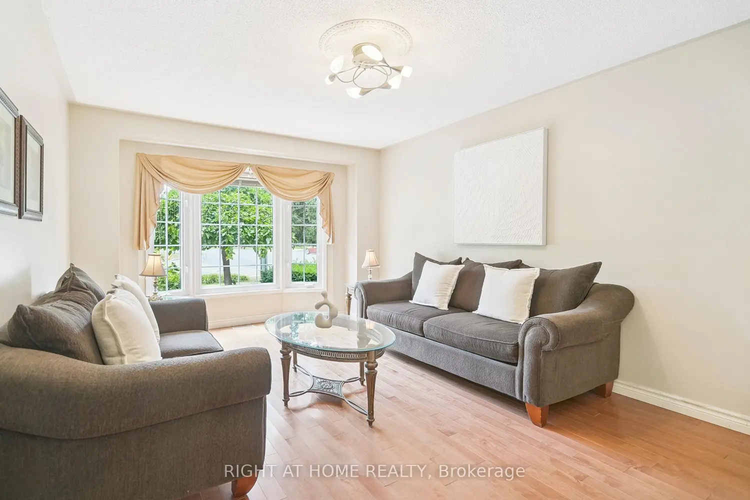 309 Amberly Boulevard photo 2