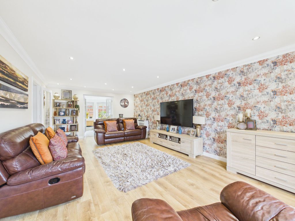 5 bed detached house for salePhilips Wynd, Hamilton ML3 photo 2