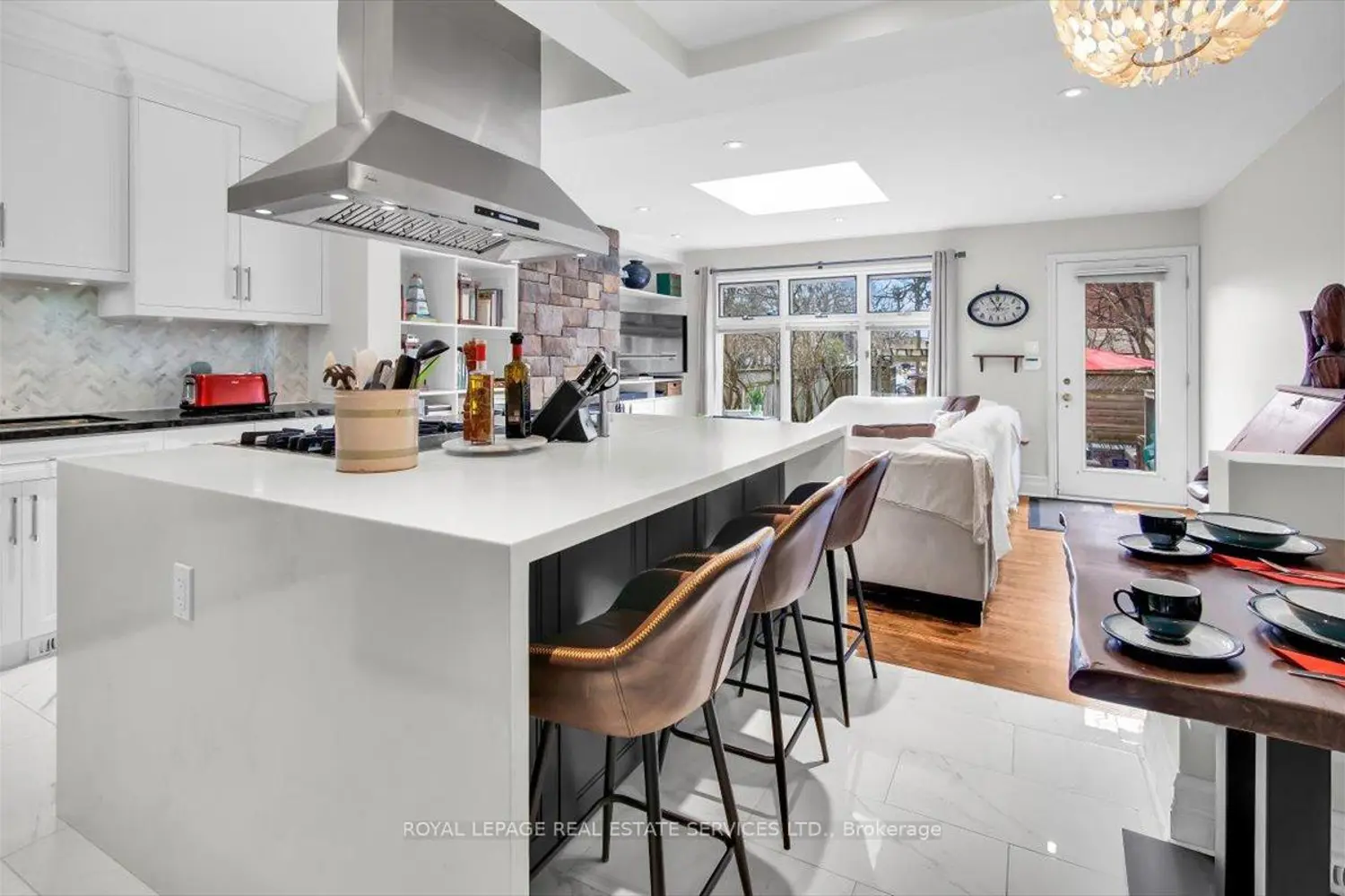 239 Heath Street photo 4