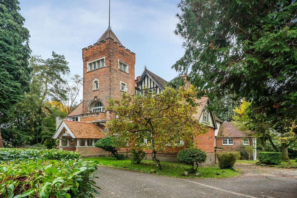 Studio for saleTower Road, Heatherbank GU26