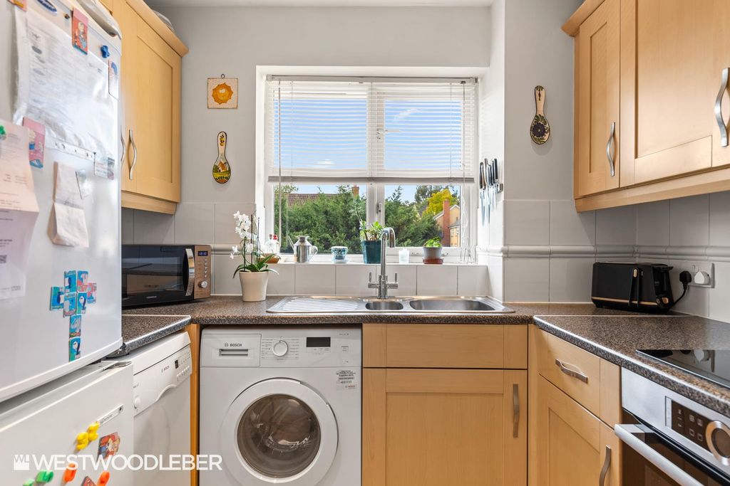 Additional image 11 of 3 bed flat for salePlomer Avenue, Hoddesdon EN11