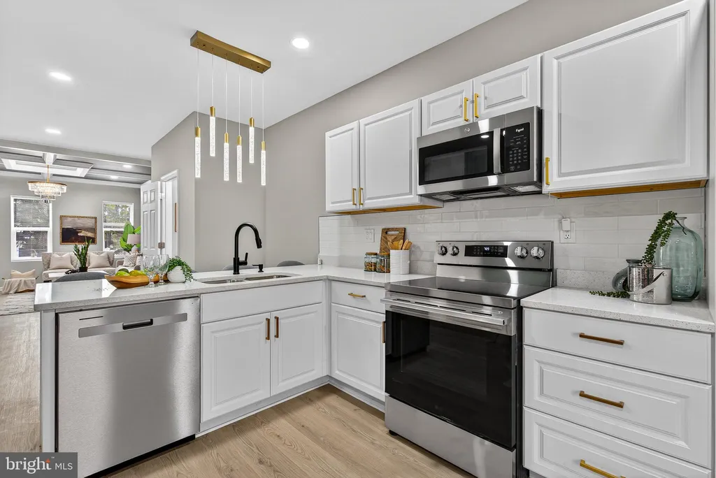 402 E North Avenue, Baltimore, MD 21202 photo 2