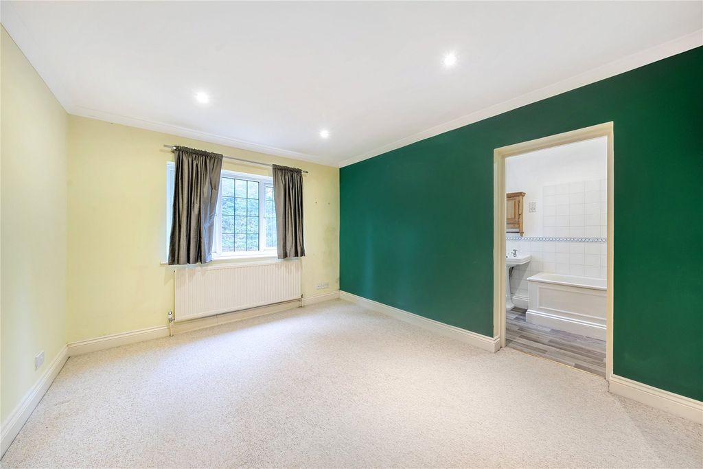 Additional image 6 of 2 bed flat for saleHindhead, Surrey GU26