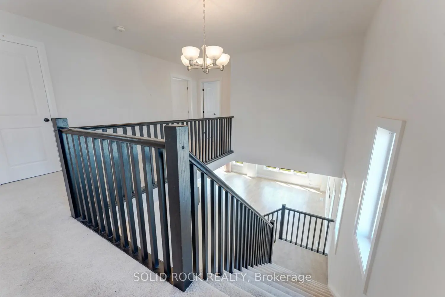 629 Doonwoods Crescent photo 5