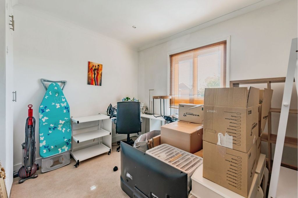 Additional image 27 of 2 bed flat for saleBrighton Road, Horley RH6