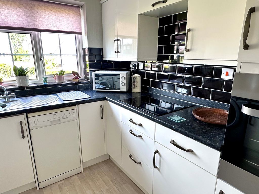 Additional image 13 of 2 bed flat for sale44 Mark Anthony Court, Hayling Island PO11
